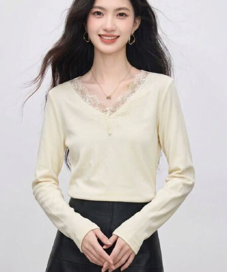 봄 가을 새로운 품격 V넥 레이스 레이스 긴팔 티셔츠 여성 셔츠 몸매 가꾸기 슬림해 보이는 우유 살구 색상 인사이드 가져 가라. 기본 셔츠