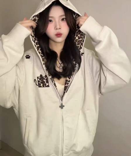 아메리칸 레오파드 무늬 자수 여성 코트 가을 2026 새로운 디자인 센스 작은 대중 루즈핏 오픈 가디건 지퍼 후드 티 스웨터