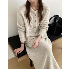 批发<b class='q'>大码</b>女装法式高级感小香风钉珠套装秋冬慵懒软糯针织半身裙两件套