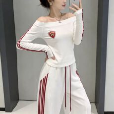 批发2026年春秋新款韩版超火巨好看套装<b class='q'>女</b>减龄一字肩上衣阔腿裤<b class='q'>两件</b>套