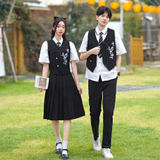 批发实拍2026夏款<b class='q'>衬衣</b>套装马甲三件套学生毕业季班服