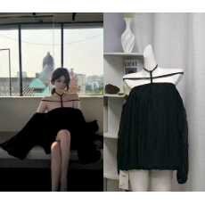 批发一字肩连衣裙女轻奢名媛高级感生日礼服重工褶皱网纱拼接挂脖短裙