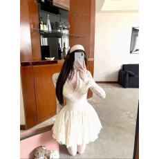 批发法式温柔风V领蕾丝<b class='q'>长</b>袖连衣裙女秋冬2025新款收腰显瘦气质A字<b class='q'>裙子</b>