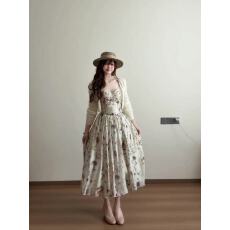 批发法式温柔度假风鱼骨碎花吊带<b class='q'>连衣裙</b>收腰显瘦绝美气质长款<b class='q'>连衣裙</b>女