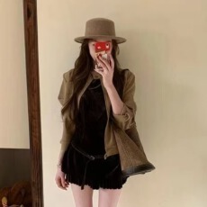 批发2026韩系复古棕色圆领夹克外套搭配修身显瘦<b class='q'>丝绒</b>短裙高级感<b class='q'>套装</b>女