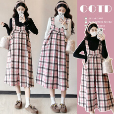 批发实拍~孕妇秋装套装、粉色格纹背带裙，宽松遮肚，时尚舒适，