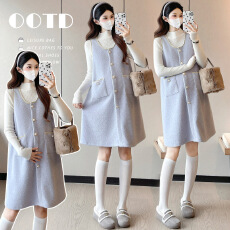 批发实拍~孕妇装<b class='q'>秋</b>冬套装 温柔浅蓝背心裙+白色内搭 时尚舒适孕期穿搭