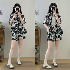 批发实拍休闲运动套装女夏季新款水墨画时尚短袖燕尾T恤衬衫短<b class='q'>裤</b>