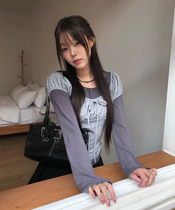작은 대중 디자인 센스 다용도 배색 스택 착용 몸매 가꾸기 긴팔 티셔츠 가짜 2 피스 슈트