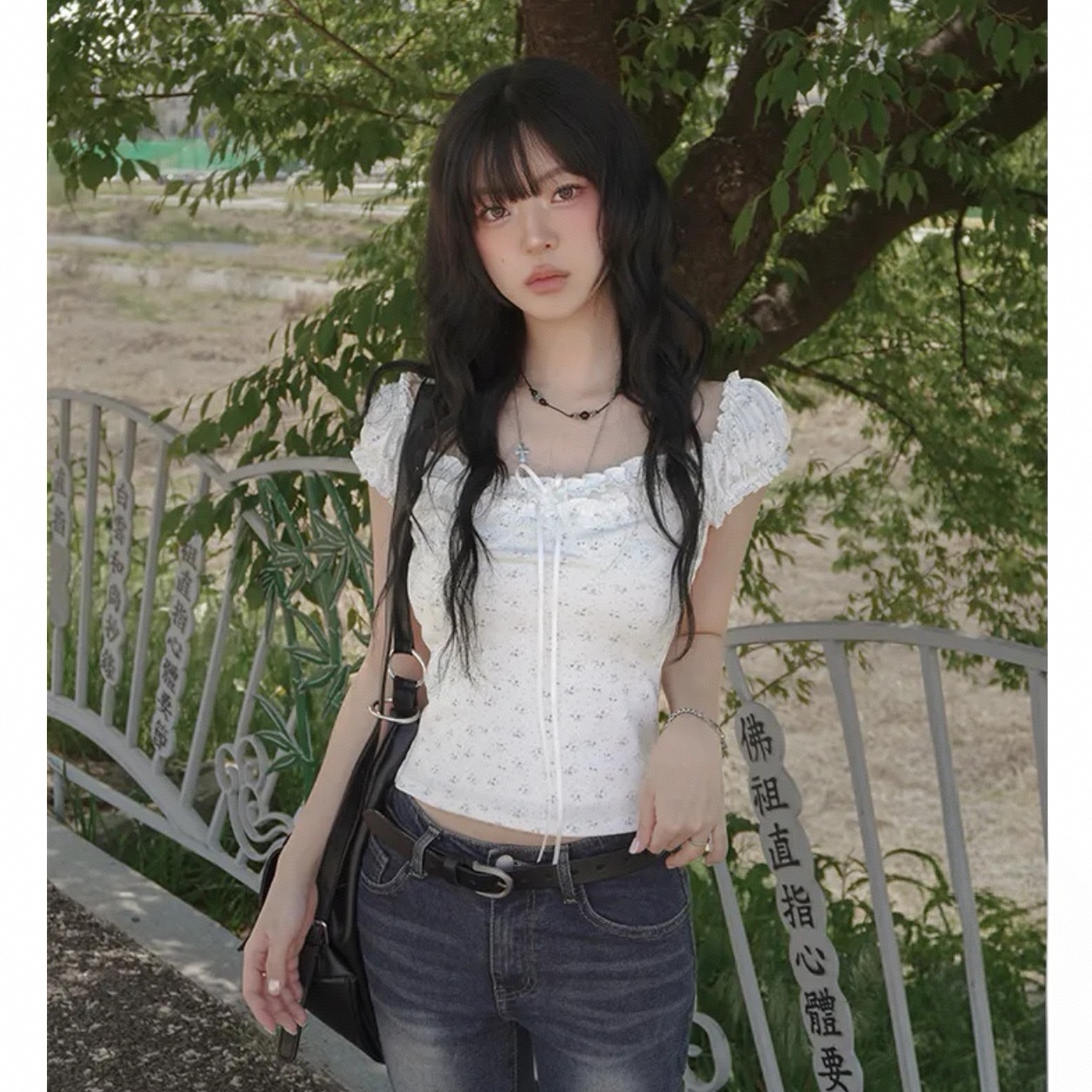 레이스 거품 소매 꽃무늬 반팔 티셔츠 몸매 가꾸기 슬림해 보이는 다용도 맨위