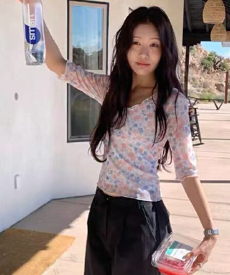 레이스 라운드 넥 몸매 가꾸기 쇼트 스타일 꽃 7 분 소매 티셔츠