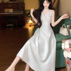 批发胖妹妹大码碎花吊带连衣裙女装胖mm显瘦海边度假减龄气质性感裙子