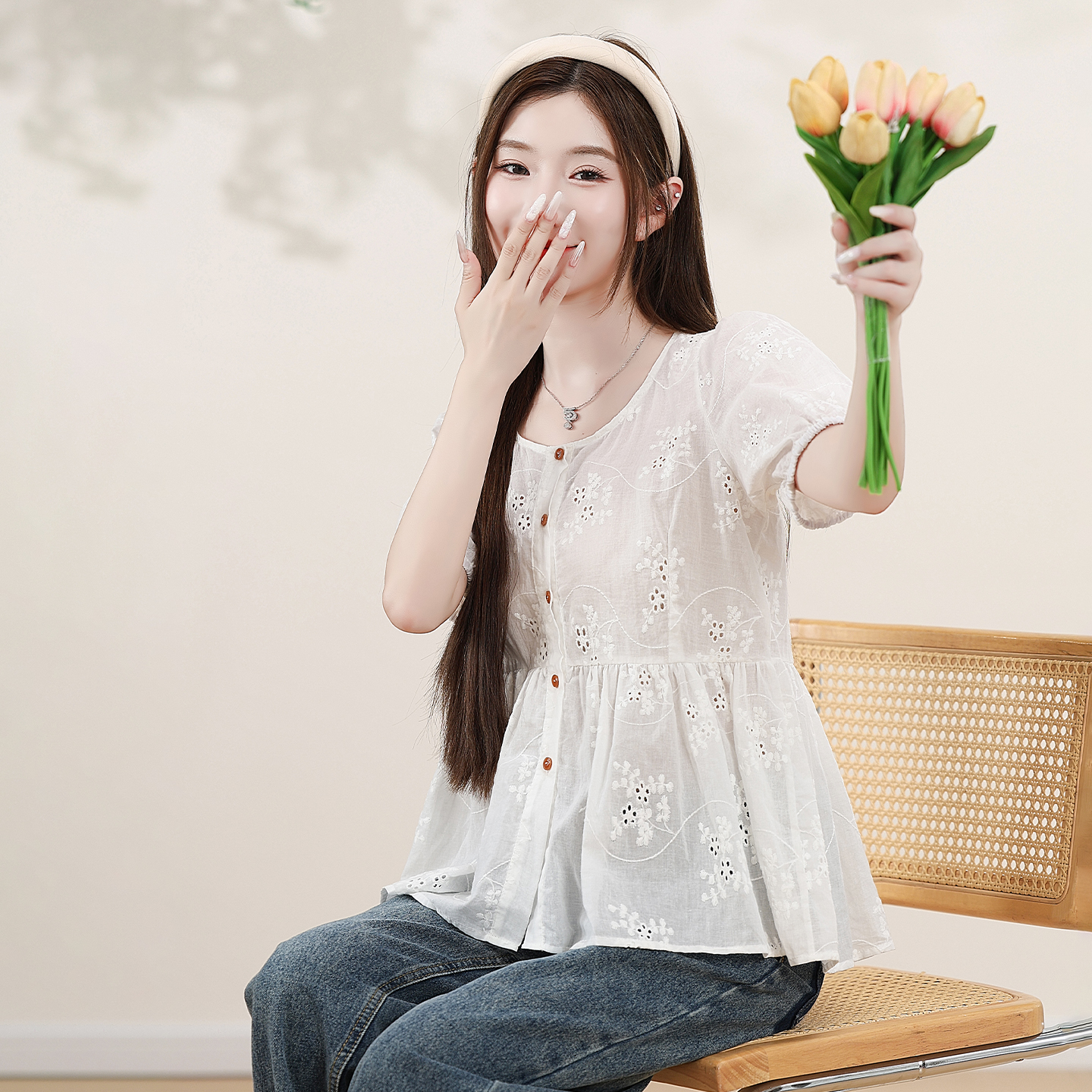 纯棉大码绣花圆领衬衫女短袖修身设计感夏季新款女装气质上衣   服裝批發女裝批發服飾貨源