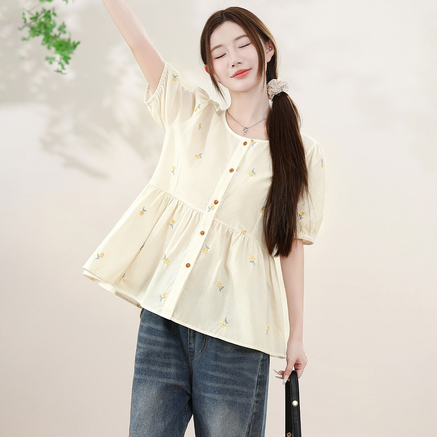 纯棉绣花夏季碎花短袖大码新款时尚洋气小衫减龄收腰显瘦漂亮上衣   服裝批發女裝批發服飾貨源