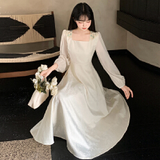 有口袋胖妹妹气质法式收腰方领长裙大码女装褶皱遮肚子订婚连衣裙