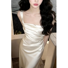 批发实拍  订婚<b class='q'>礼服</b>高端轻奢小众宴会敬酒服新娘吊带褶皱缎面连衣裙