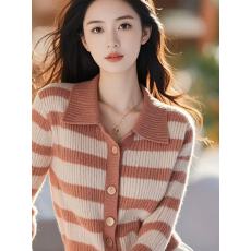 批发超好看粉色条纹翻领针织<b class='q'>开衫</b><b class='q'>女</b>2025秋冬新款高质量长袖毛衣小外套