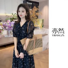 批发【亦然】<b class='q'>春</b>夏新款温柔风波点碎花中袖V领收腰中长款超仙连衣裙