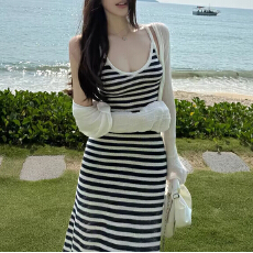批发titi小姐姐【清晨画廊】吊带连衣<b class='q'>裙</b>夏仿麻薄款度假风<b class='q'>条纹</b>针织长<b class='q'>裙</b>