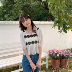 批发钩花镂空方领衬衫女夏新款设计感小众泡泡<b class='q'>短袖</b>针织衬衣上衣