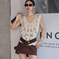 批发法式v领镂空花朵单排扣针织马甲背心<b class='q'>女</b>春夏叠穿<b class='q'>开衫</b>上衣无袖小衫
