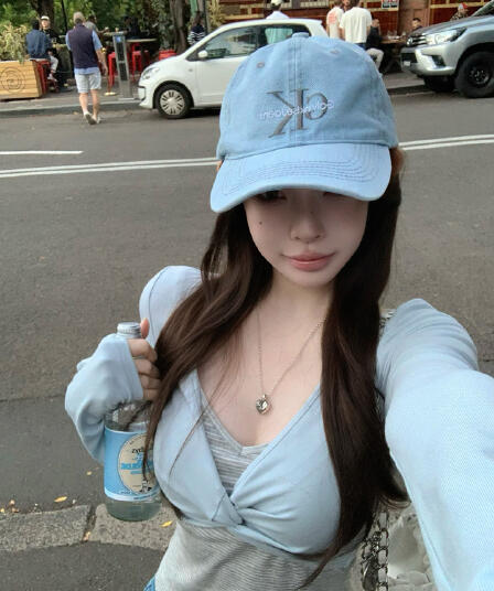 suuuicee 낭만주의 바 서울 남자 페이크 레이어드 비틀림 디자인 센스 스트라이프 긴팔 티셔츠 배색 니트 맨위