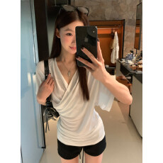 批发红人馆<b class='q'>短袖</b>t恤女2026新款夏季穿搭白色v领韩系<b class='q'>修身</b>气质设计感上衣