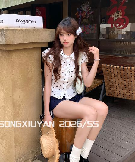 송 보여주기 妍 seniors 한 부서 소녀 센스 화이트 도트 무늬 반팔 셔츠 디자인 센스 베이비 칼라 허리 수축 셔츠