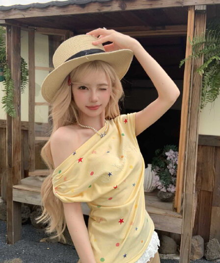 화이트 작은 물고기 한 부서 달콤한 자매 도파민 별 비스듬한 어깨 반팔 티셔츠 여성 여름 몸매 가꾸기 슬림해 보이는 오프숄더 맨위