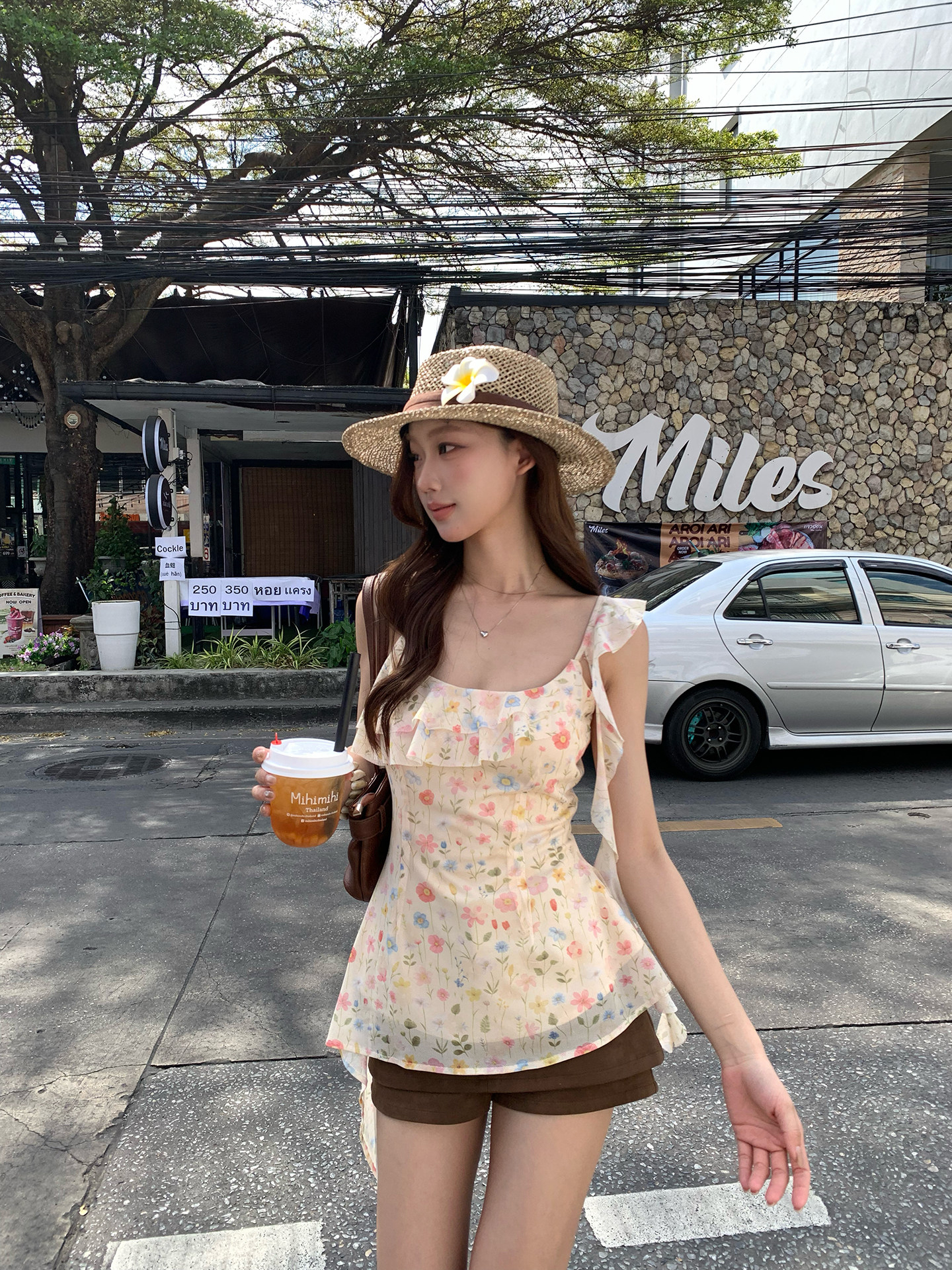 레드 맨 파빌리온 캐미솔 여름 외출용 2026 슈퍼 화재 연령 감소 황색 프랑스식 디자인 센스 꽃무늬 민소매 맨위