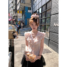 批发甜美粉色V领荷叶边波点衬衫女夏季高级感超火减龄洋气小飞袖上衣