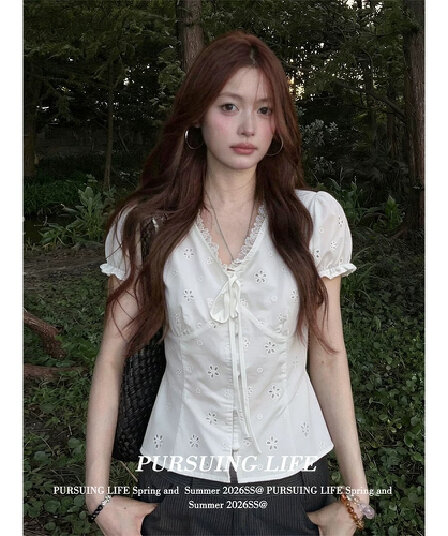 프랑스식 V넥 레이스 반팔 여성 셔츠 여름 착용 가져 가라. 거품 소매 레이스업 셔츠 캐주얼 품격 화이트 맨위