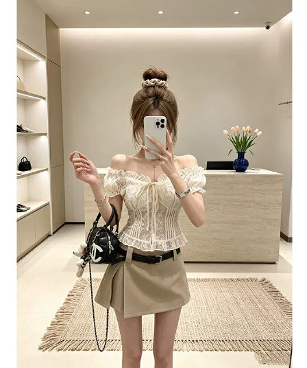 한 스타일 순수한 욕망 바람 오프숄더 거품 소매 레이스 셔츠 여성 여름 몸매 가꾸기 슬림해 보이는 섹시함 달콤함 스트랩 자수 맨위