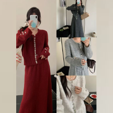 批发圣诞红色毛衣女秋冬<b class='q'>新款</b>上衣+调节带半身裙针织两件套高级感套装