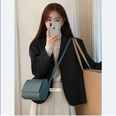 批发<b class='q'>春</b>秋新款纯色短款学院风西装外套女气质显瘦休闲通勤风上衣女