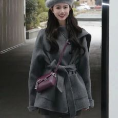 批发秋冬今年流行赫本风高级感小个子设计感呢子大衣灰色毛呢外套女装