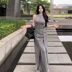 批发法式度假风假两件无袖连衣裙<b class='q'>女</b>ins设计感收腰显瘦包臀长<b class='q'>裙</b>