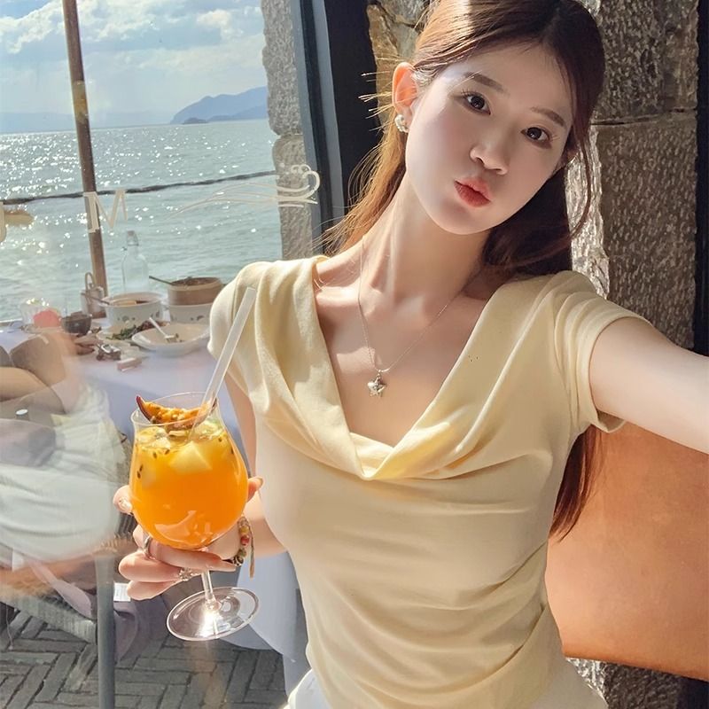 苏三三 法式荡领短袖t恤女2026年新款修身设计感纯欲风一字肩上衣