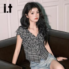 批发原版做法 甜辣黑格V领泡泡短袖衬<b class='q'>衫</b>女2026夏季独特小<b class='q'>衫</b>收腰上衣