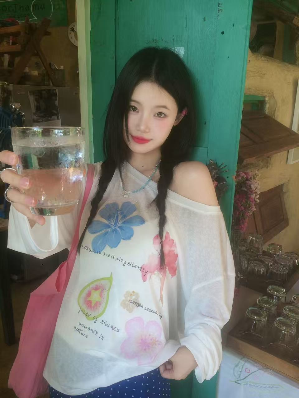 자외선 차단 블라우스 여성 2026 새로운 여름 착용 가져 가라. 한 부서 긴팔 티셔츠 화이트 루즈핏 비스듬한 어깨 의류