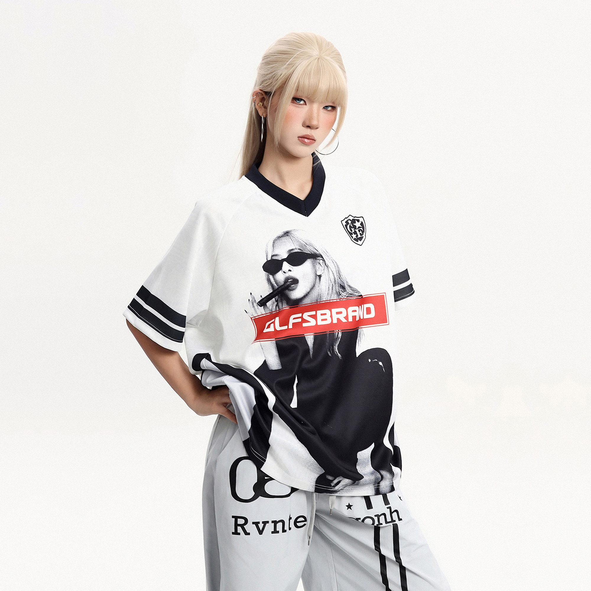 2026 여름 새로운 저지 원단 아메리칸 높음 거리 초상화 프린트 V넥 반팔 티셔츠 루즈핏 남녀 커플 여름