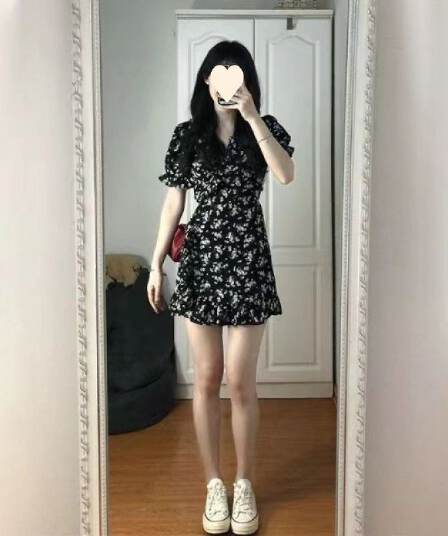 프랑스식 검정색 꽃무늬 여성 드레스 달콤한 욕망 바람 치마 거품 소매 허리 수축 디자인 센스 작은 대중 슬림해 보이는