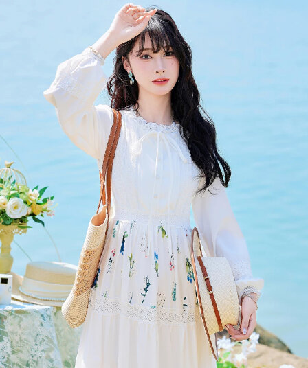 문예 바람 센 부서 작은 대중 프린트 꾸밈음 디자인 센스 레이스 레이스업 화이트 드레스 2026 봄 A라인 스커트