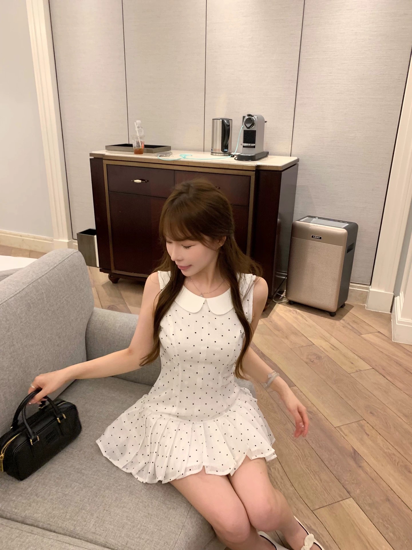 이중층 세트 인사이드 2026 새로운 화이트 도트 무늬 베이비 칼라 조끼 여성 드레스 봄 여름 허리 수축 플리츠 미니 스커트
