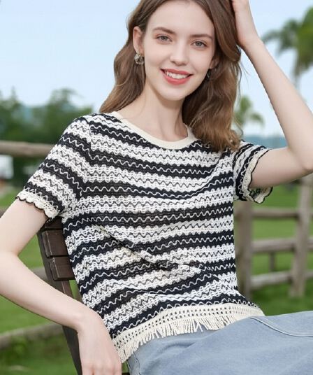부드러운 바람 흑백 줄무늬 니트 티셔츠 여성 홀로우 아웃 술 밑단 디자인 작은 대중 품격 다용도 반팔 맨위