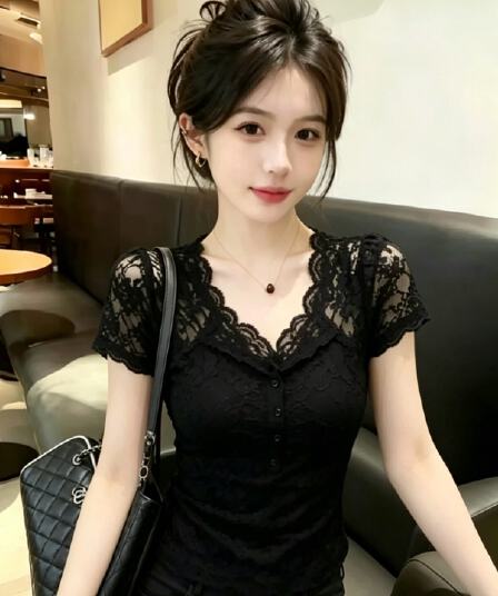 사람들 면 260 그램 빅 사이즈 핫걸 바람 V넥 반팔 여성 2026 여름 새로운 레이스 조각 몸매 가꾸기 맨위