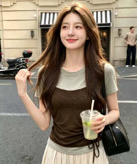 차가운 실크 차가운 면 리브 빅 사이즈 여성 망사 패치워크 긍정적 인 어깨 반팔 티셔츠 여성 여름 새로운 페이크 레이어드 맨위