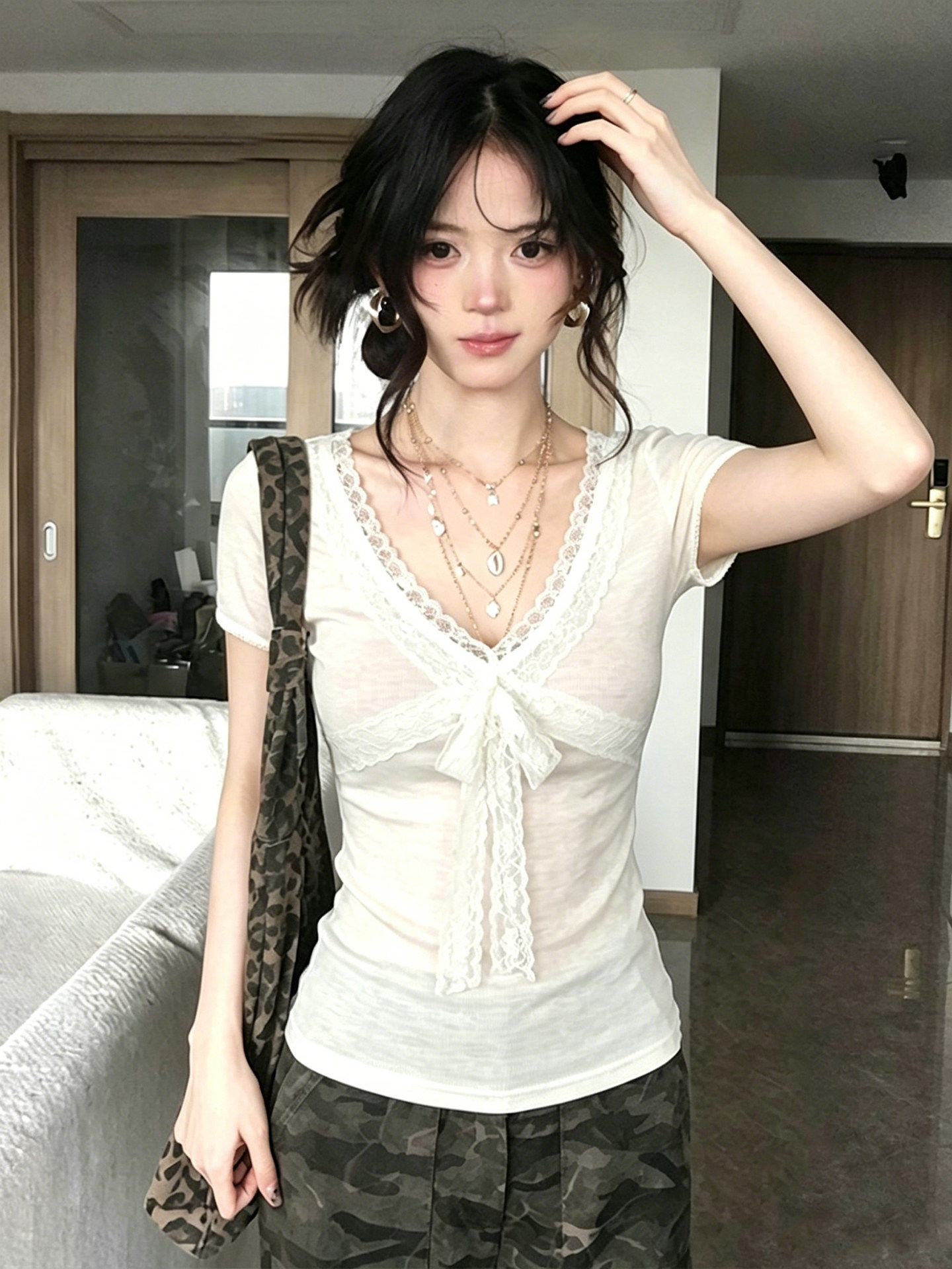 원본 순면 원단 한 부서 V넥 반팔 티셔츠 여름 레이스 조각 스트랩 핫걸 인사이드 잡아라. 의류