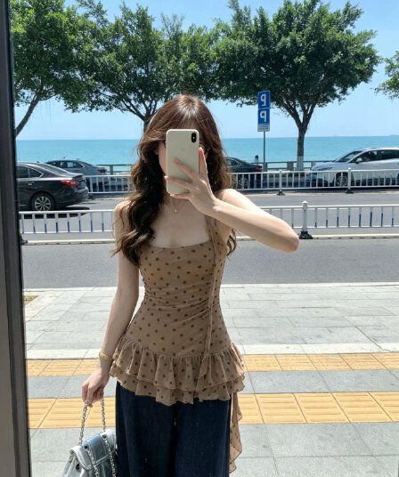 순수한 욕망 핫걸 도트 무늬 프릴 캐미솔 2026 여름 새로운 불규칙 품격 리본 맨위 트렌디