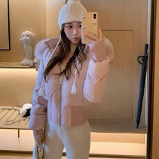 批发小海鸥粉色连帽短款收腰羽绒服女2026冬季新款大毛领短外套小个子